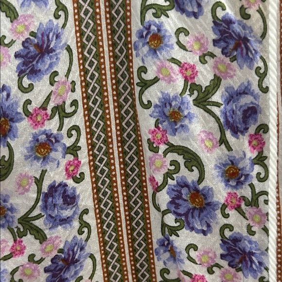 Elegant Floral Stripe Blouse - Picture 3 of 8